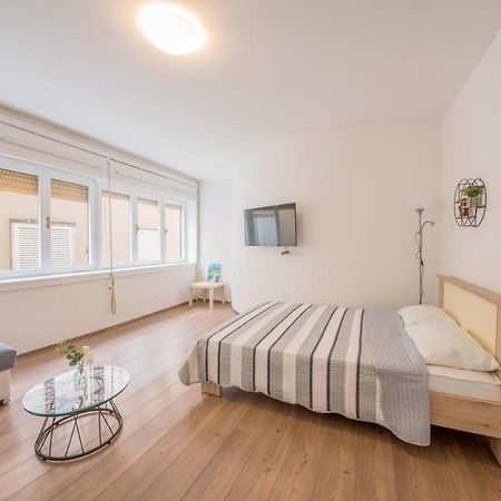 Aurora Apartment Zara Esterno foto