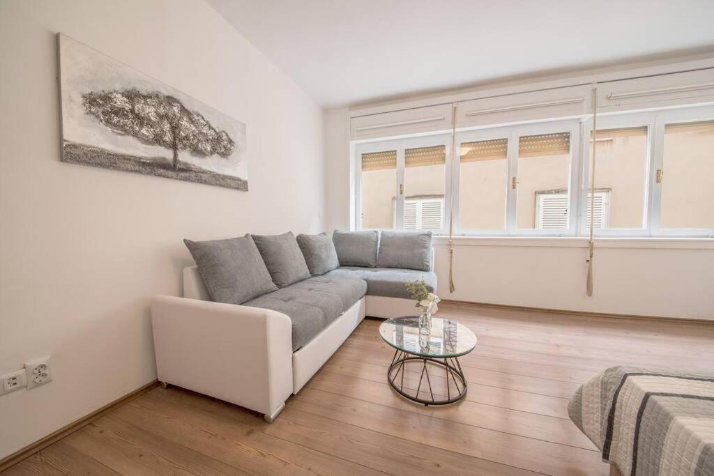 Aurora Apartment Zara Esterno foto