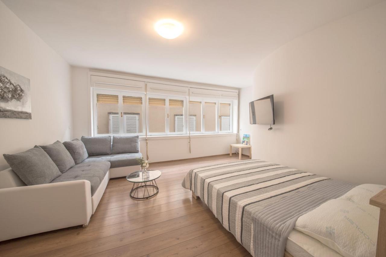 Aurora Apartment Zara Esterno foto