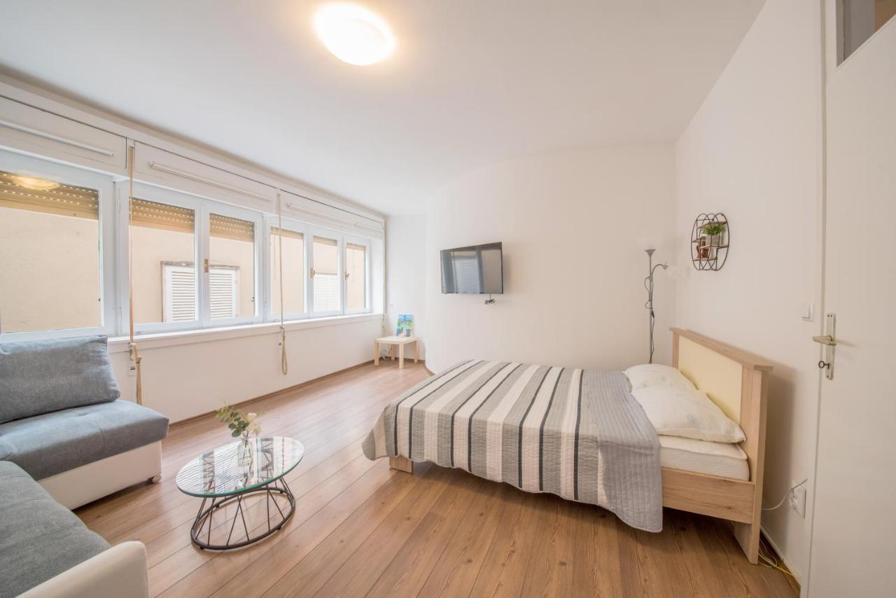Aurora Apartment Zara Esterno foto
