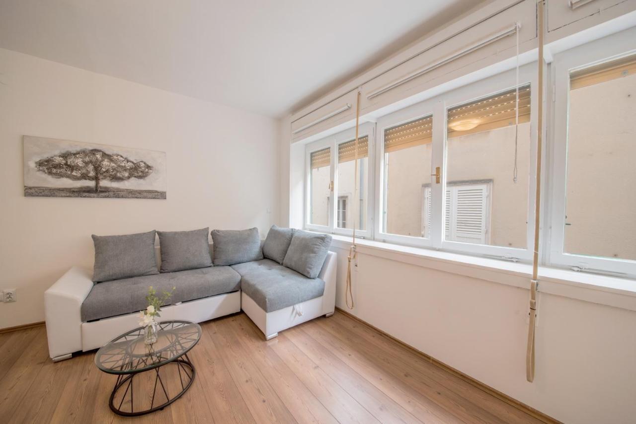 Aurora Apartment Zara Esterno foto