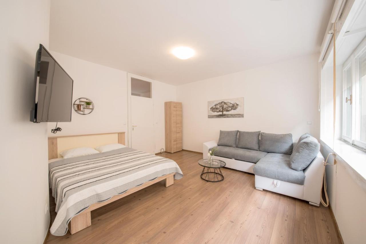 Aurora Apartment Zara Esterno foto